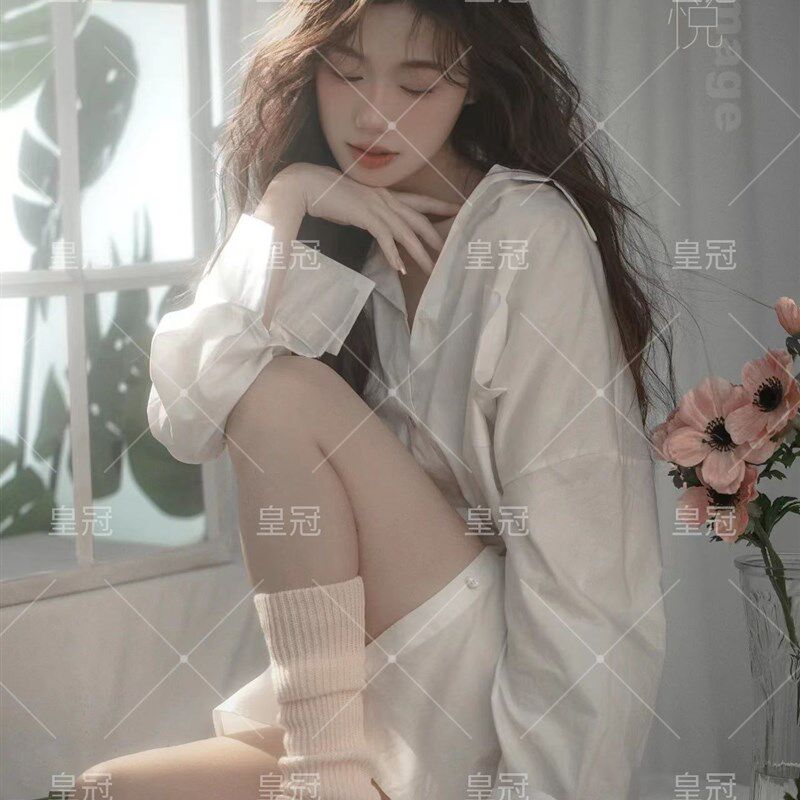 个人写真服装女影楼主题室内纯欲居家光影情绪艺术照摄影白色衬衣