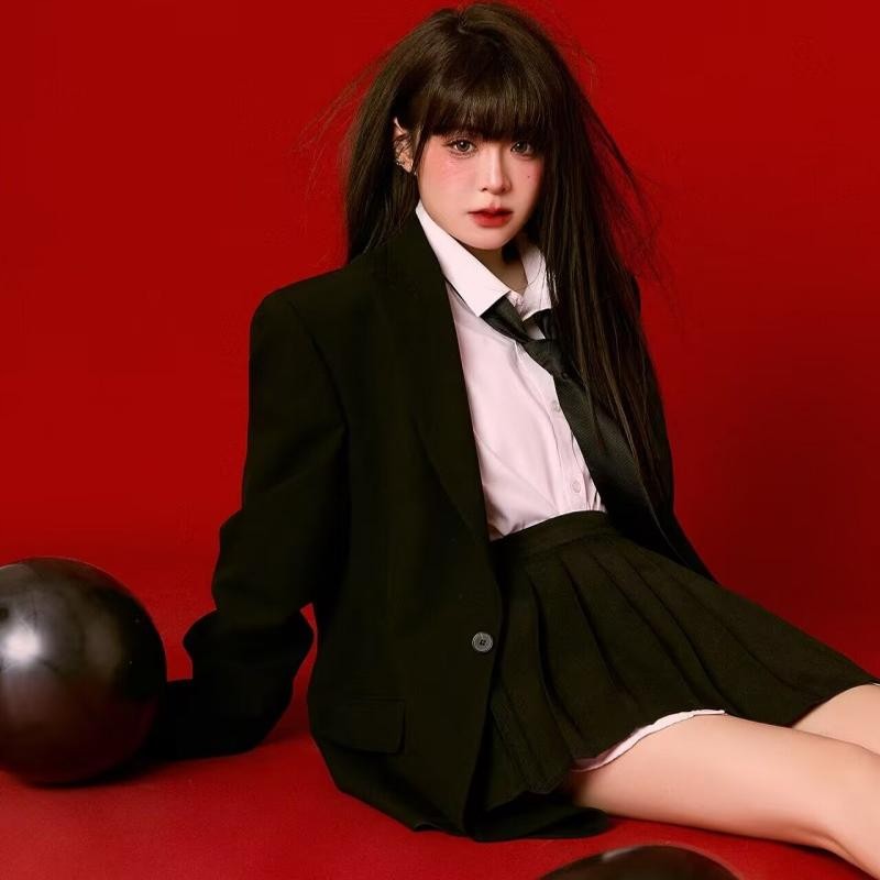 照相馆新年拍照主题韩系甜酷学院风少女黑色西装个人艺术照摄影服