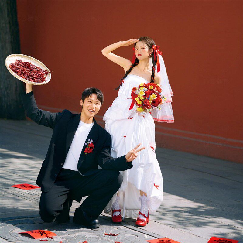 新款影楼拍照主题婚纱摄影服装红色蝴蝶结白纱礼服裙街拍旅拍喜嫁