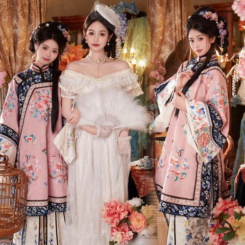 留洋大小姐和清汉服女闺蜜写真汉服格格宫廷风套装外景旅拍摄影服