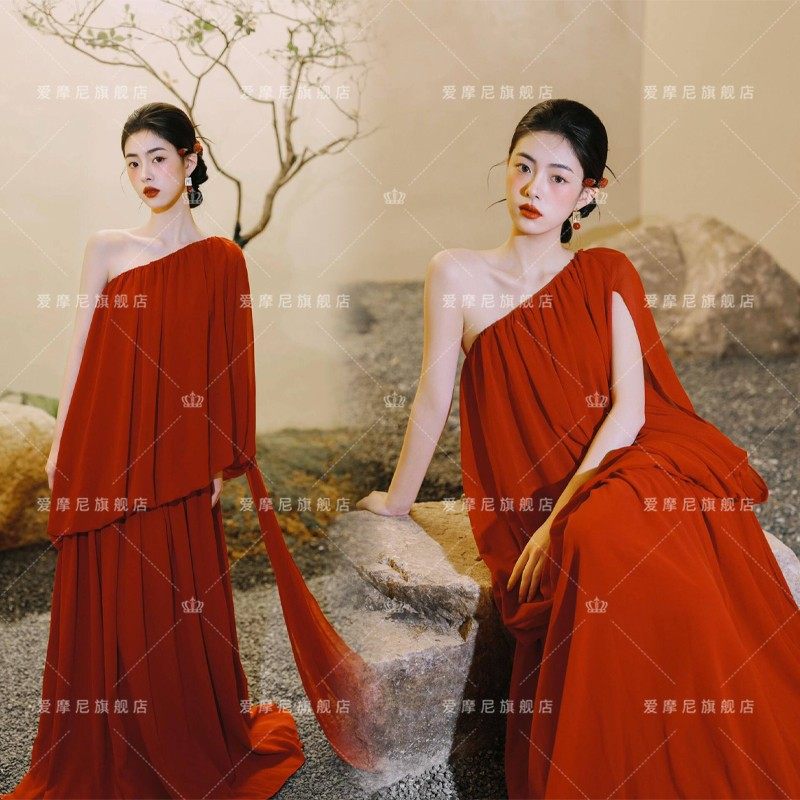 新娘高级感晨袍女轻奢小众单肩酒红色中式订婚礼服气质结婚敬酒服,孕妇装/孕产妇用品/营养,影楼服装,淘宝优惠券,粉丝福利购,淘宝优惠卷