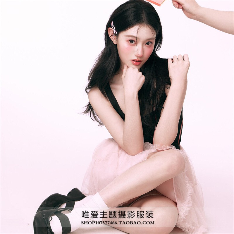 照相馆法式甜辣妹黑粉拼接设计感洋装女夏减龄修身显瘦吊带短裙