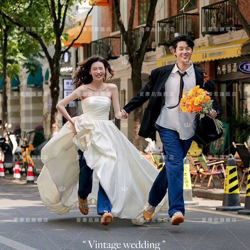 影楼新款韩式牛仔美搭街拍婚纱礼服情侣时尚年轻创意流行摄影服装