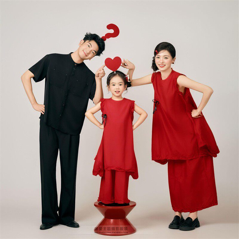 拍照亲子装儿童摄影服装红色主题亲子装一家三口拍照家庭装礼服