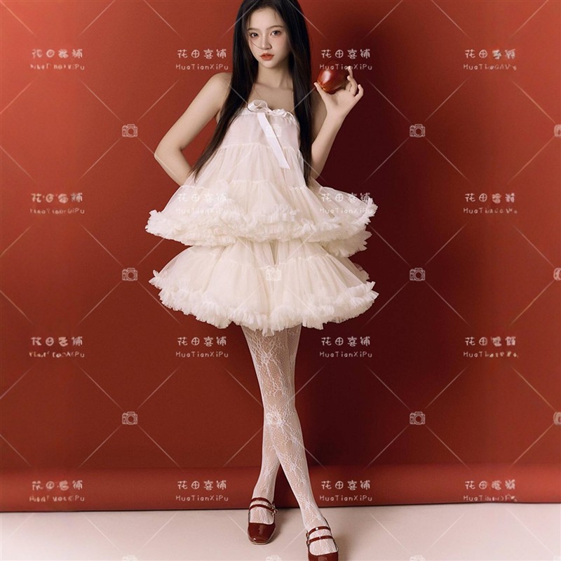 2026照相馆韩系画报风白色蓬蓬裙高级感光影个人生日拍照写真艺术