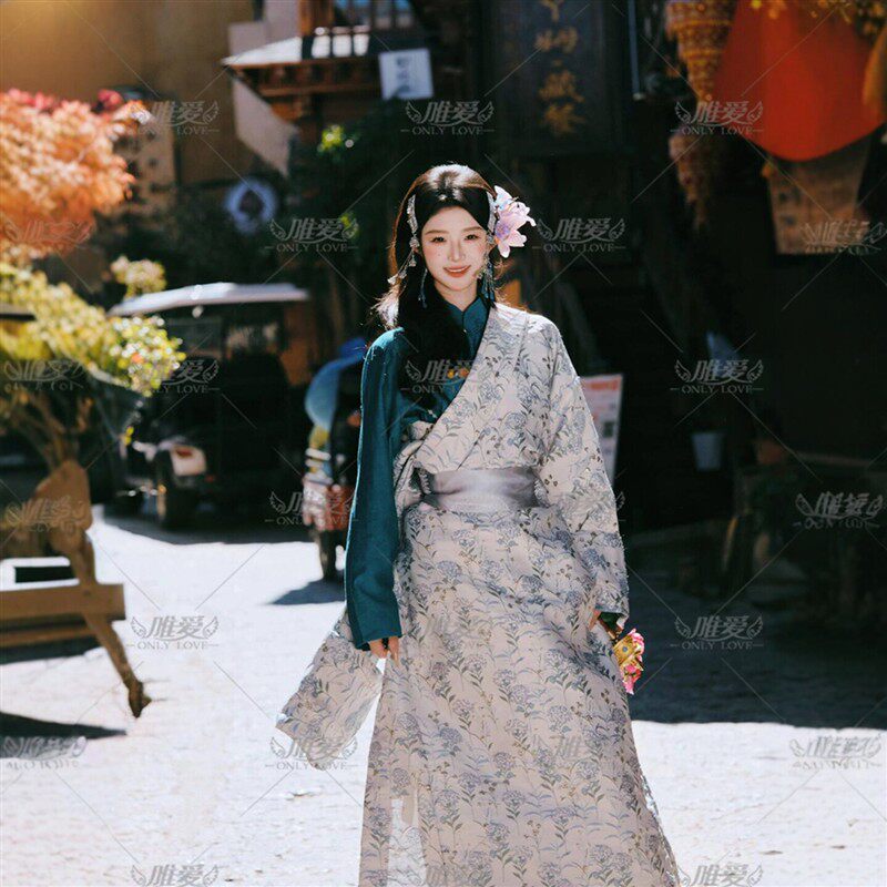 藏族服装女影楼新款西藏民族风摄影藏服云南写真藏袍丽江摄影服装