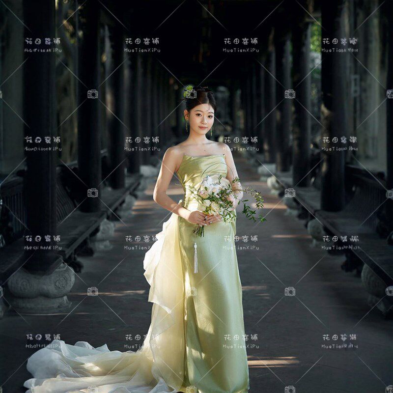 照相馆新款复古新中式园林风女装时尚主题婚纱礼服摄影拍照轻纱礼