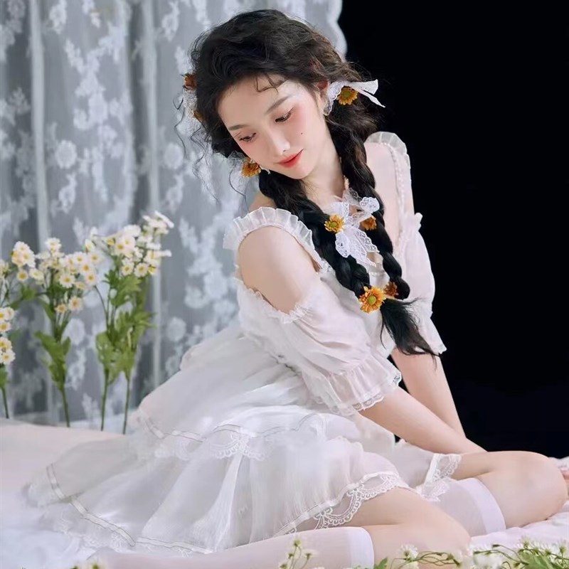 个人写真服装女照相馆新款春日韩系小清新少女纯欲风艺术拍照摄影