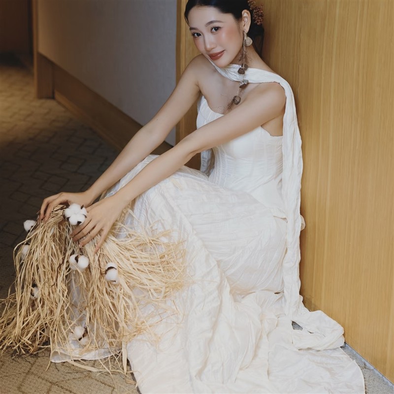 影楼新款主题新娘晨袍慵懒感可爱少女个人艺术照写真拍照摄影服饰