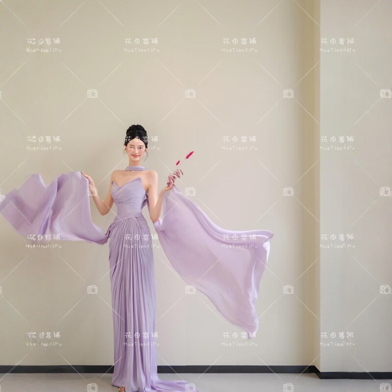 紫色抹胸晚礼服设计感小众缎面轻婚纱新娘晨袍女订婚鱼尾连衣裙