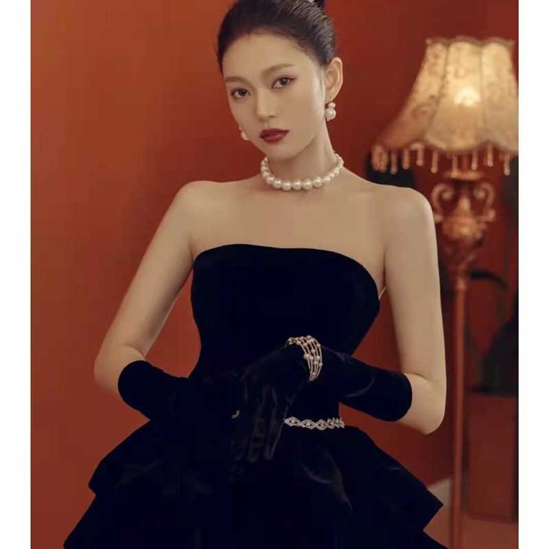 22新款照相馆写真礼服迪丽热巴同款法式黑色抹胸复古赫本风主题婚