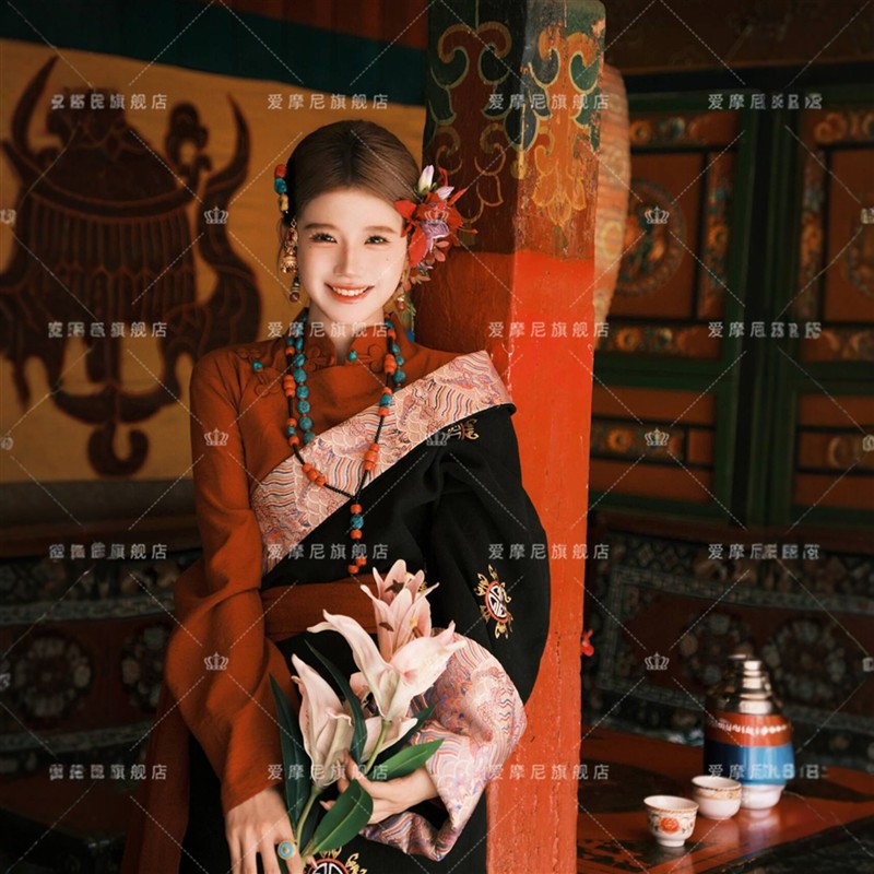 新款藏袍女西藏民族风服装锦缎花边藏族服装藏装藏袍旅拍写真服饰