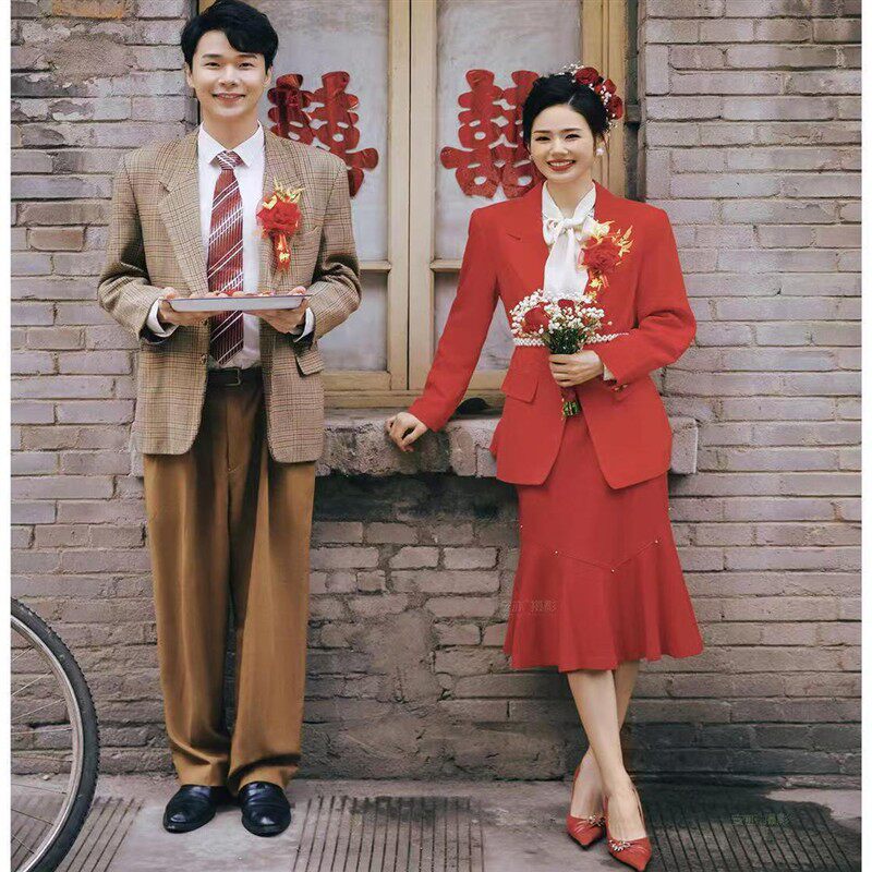 新红色复古港风爸妈80年代结婚怀旧礼服主题婚纱影楼情侣拍照服装