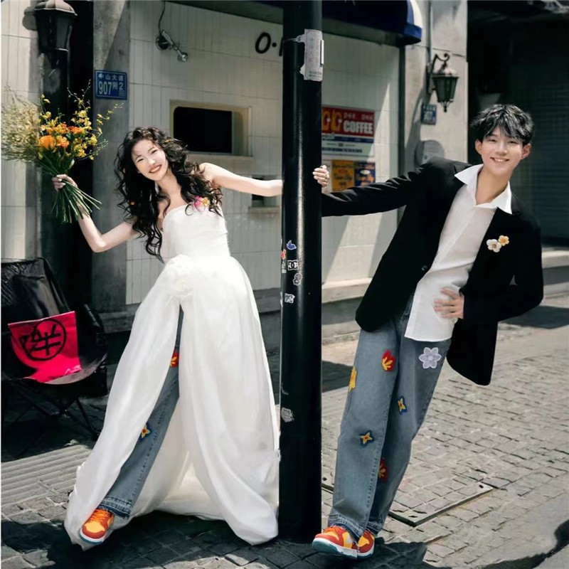 影楼情侣混搭美学婚纱加牛仔裤浪漫自然幸福感甜美个性情侣主题