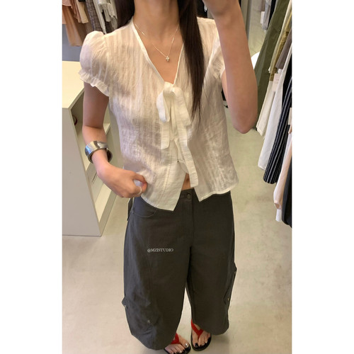 MZI STUDIO-版天丝条纹肌理v领系带钮扣温柔清新甜美小衫157651#