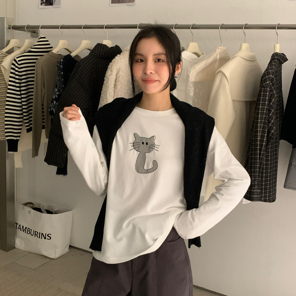 KITTIN-加绒韩标INTHEMOMENT｜韩系圆领小猫图案宽松长袖T恤I3613