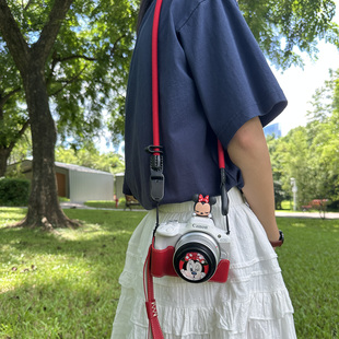 佳能r50保护套相机包r10微单反底座R8rp复古R50V斜跨肩带200D二代