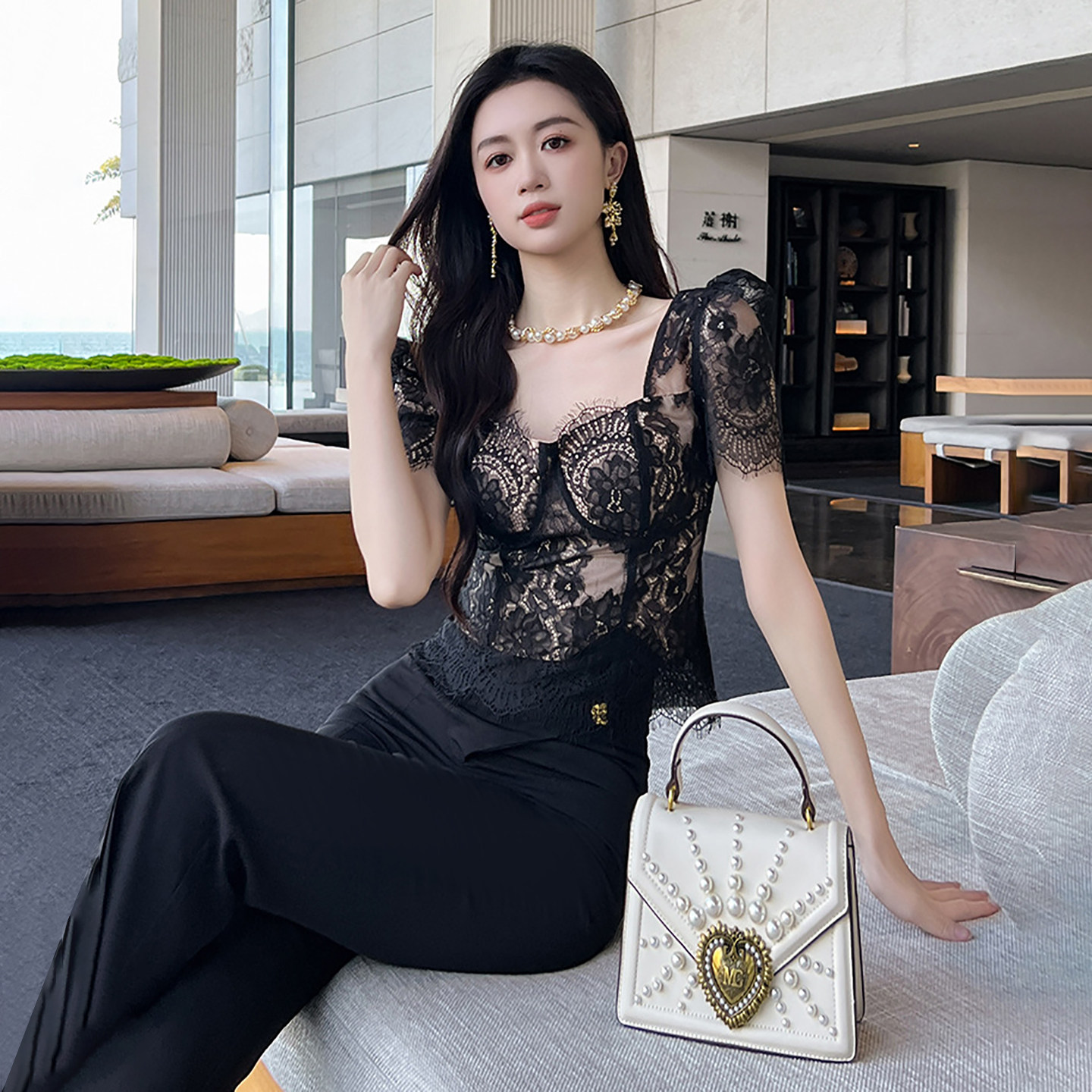 2026新款时尚蕾丝上衣女装小衫方领显瘦甜美裹胸修身心机短款性感