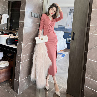 秋冬连衣裙赤粉色V领褶皱侧开叉长款性感名媛高级感打底裙礼服裙