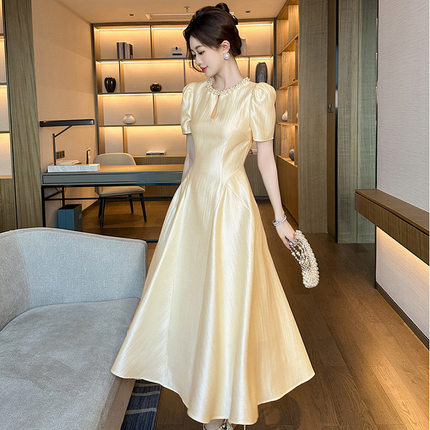 显瘦气质长款减龄纯欲连衣裙欧洲站梨型身材绝美名媛女神范中长裙
