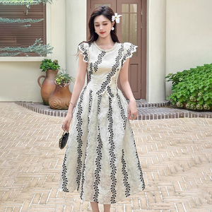 2026夏季新款气质女装女神范圆领撞色蕾丝连衣裙百搭时尚裙子女装