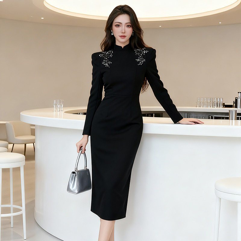 2026秋冬新款重工钉珠立领中国风女士显瘦长袖连衣裙修身旗袍气质