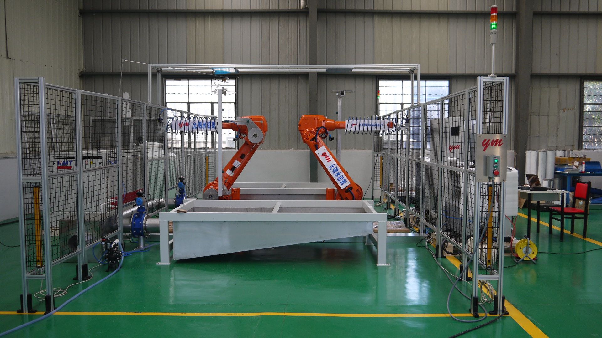 允明双机器人超高压水切割设备 汽车内饰件,顶棚,地毯水切割