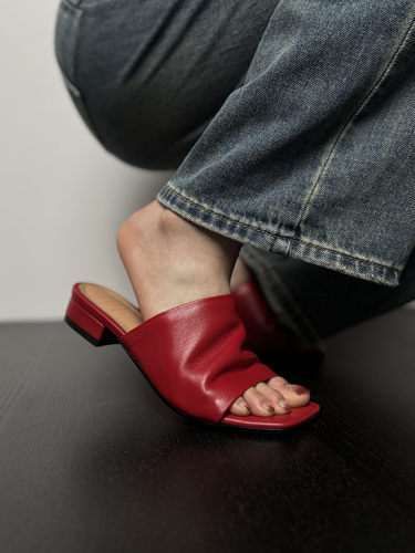 Fermina平跟简约低跟软面拖鞋