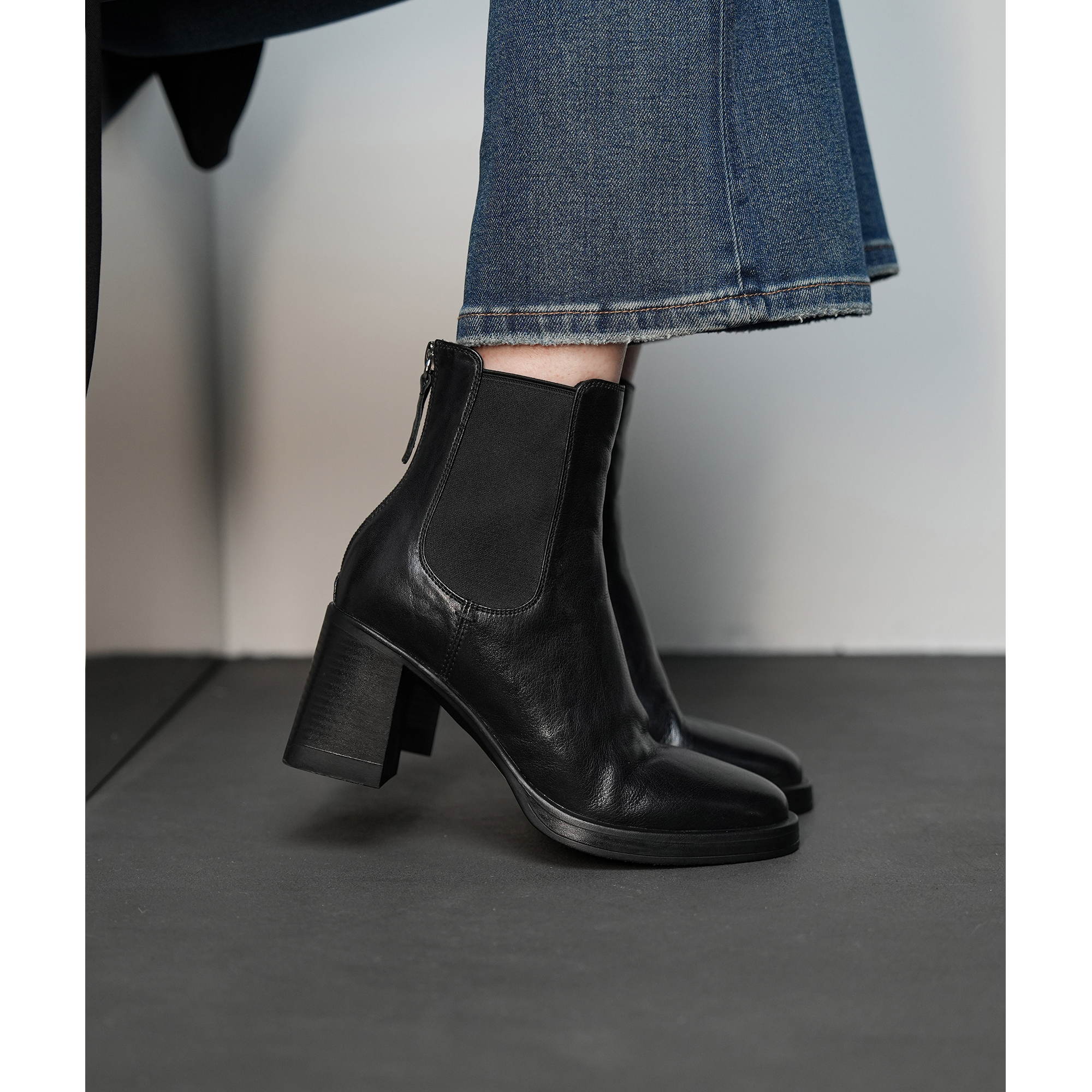 Fermina牛皮高跟短靴黑色简约