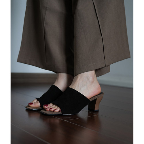 Fermina 轻复古牛皮露趾一字拖鞋女夏外穿简约粗跟高跟凉拖度假拖