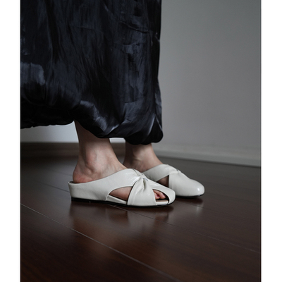 Fermina 镂空包头拖鞋女夏外穿坡跟半拖简约白色凉拖度假风沙滩拖