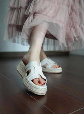 Fermina露趾一字拖鞋女夏外穿厚底小个子增高凉拖草编渔夫半拖夏