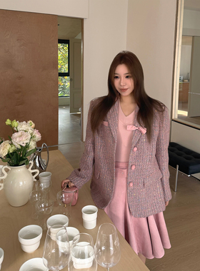 Scout 早春巴黎油画 莫兰迪羊毛粗花呢西装大衣与粉粉麂皮裙套装