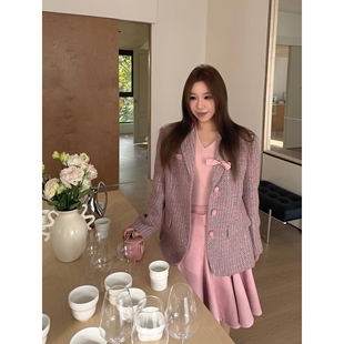 Scout 早春巴黎油画 莫兰迪羊毛粗花呢西装大衣与粉粉麂皮裙套装