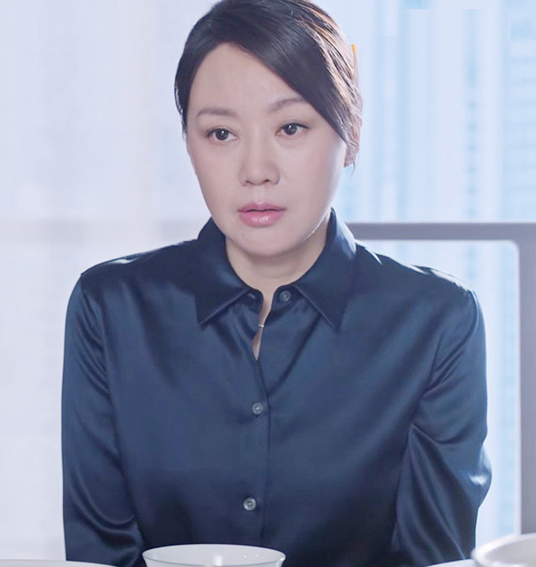 突围石红杏闫妮同款纯色衬衫女2021年春秋直筒型时尚长袖上衣韩版