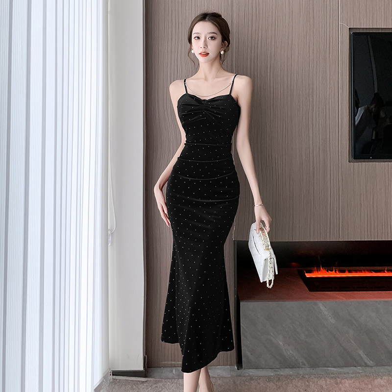 新品2025秋冬新满天星-丝绒烫钻吊带鱼尾收腰小礼服连衣裙女神款,女装/女士精品,连衣裙,淘宝优惠券,粉丝福利购,淘宝优惠卷