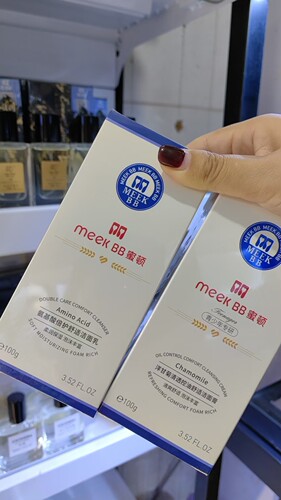 现货 MEEK BB蜜顿洋甘菊清透控油舒适洁面膏洗面奶 青少年专研