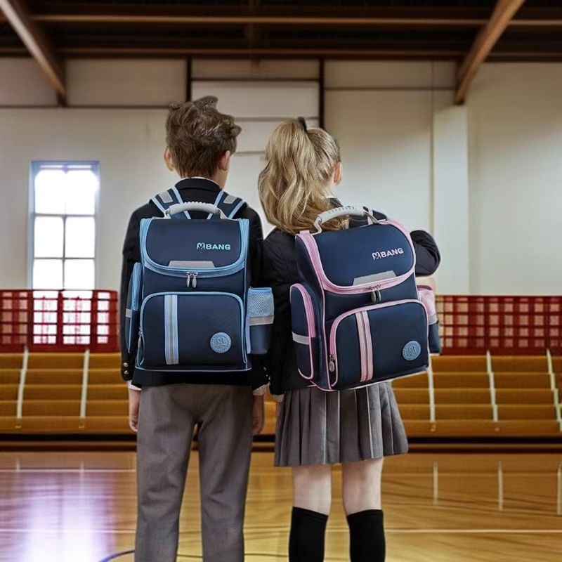 日本进口迪士尼小学生儿童书包一年级男孩六年级轻便减负护脊背包