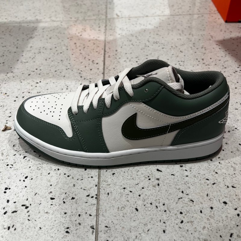 Nike耐克男子AIR JORDAN 1 LOW运动训练耐磨篮球鞋553558-300