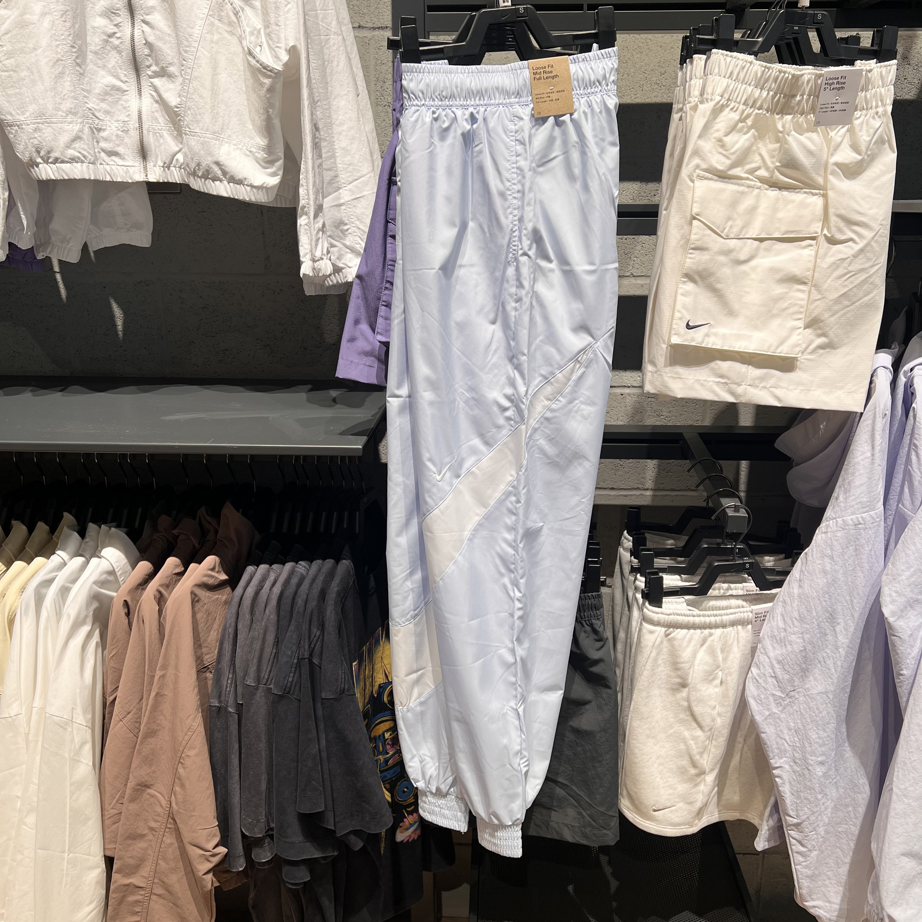 NIKE耐克女子大勾印花LOGO透气舒适束脚运动梭织长裤HM8977-423