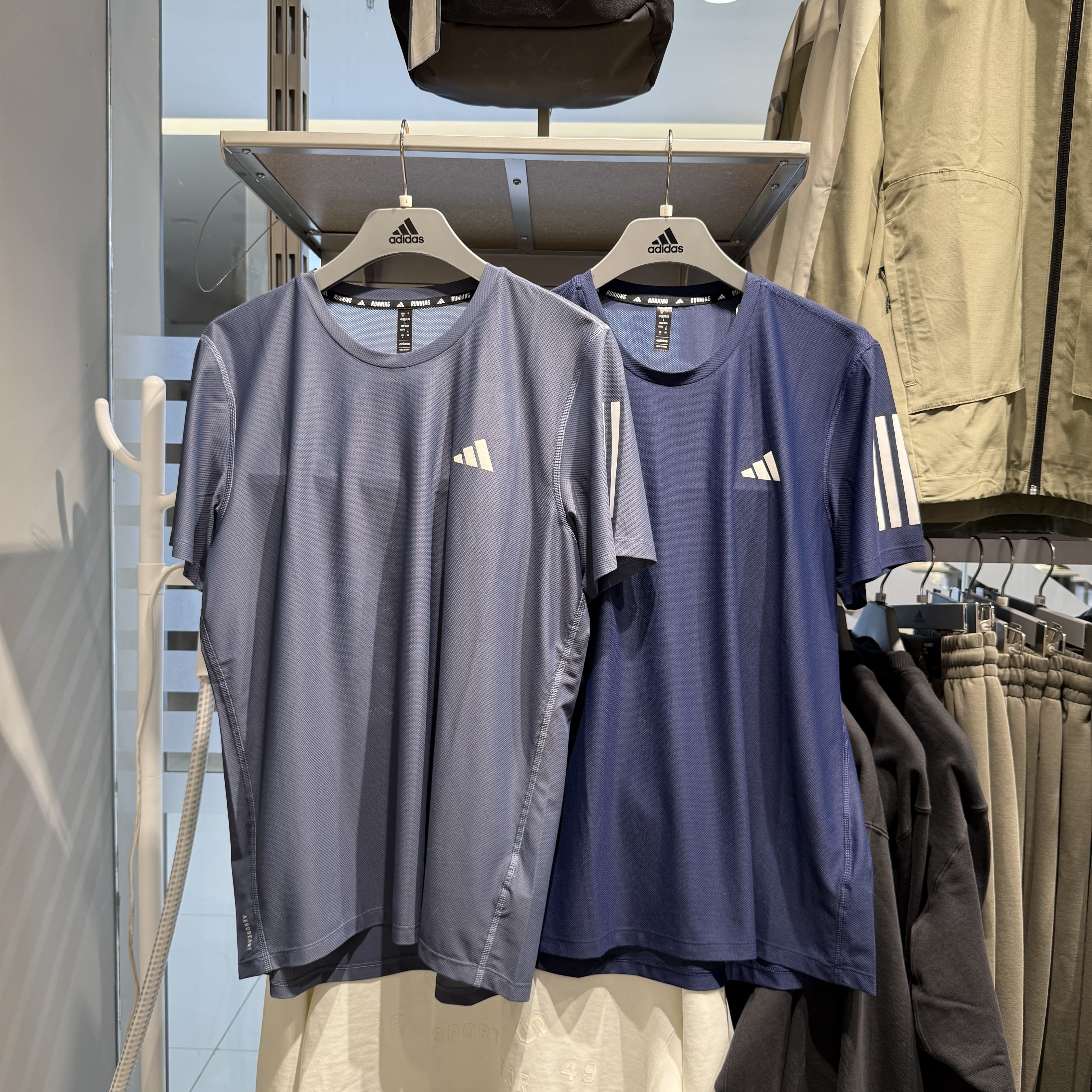 Adidas阿迪达斯男25新款休闲运动宽松圆领速干百搭短袖T恤IN1502