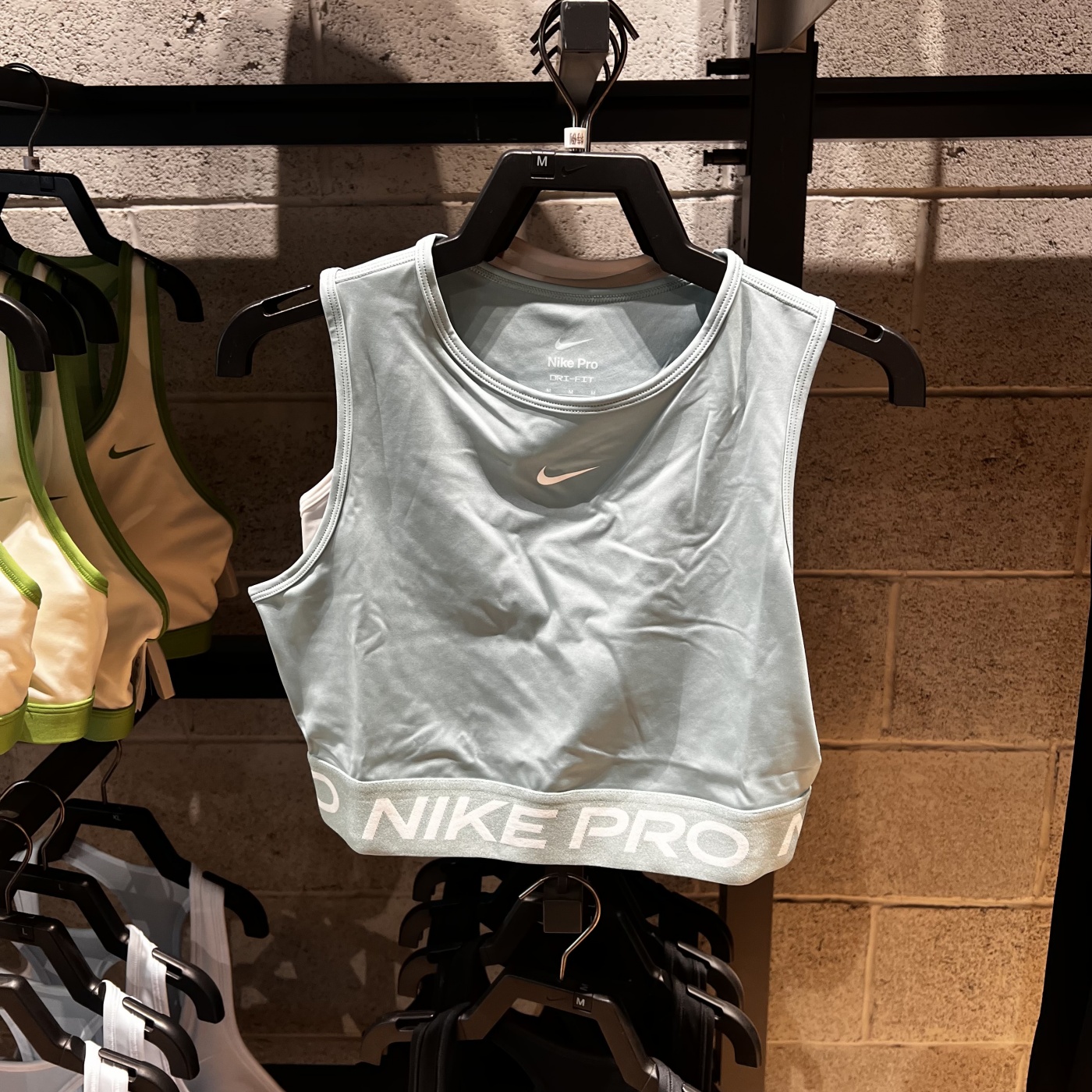 NIKE耐克女子运动背心25夏季跑步健身透气休闲无袖T恤 FZ3616-017