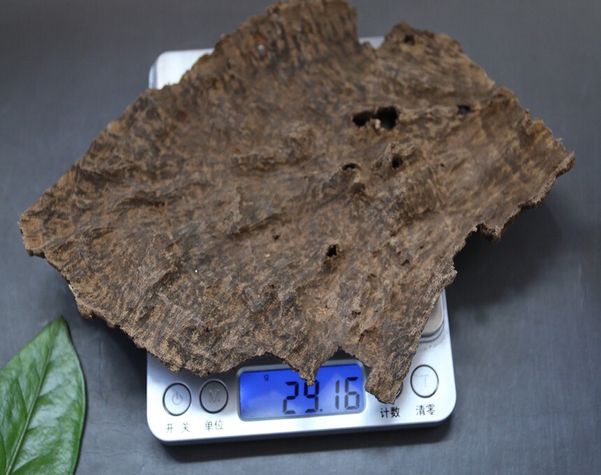 一品斋海南沉香黑油熟结沉香虫眼虫漏摆件重29.16克清闻凉