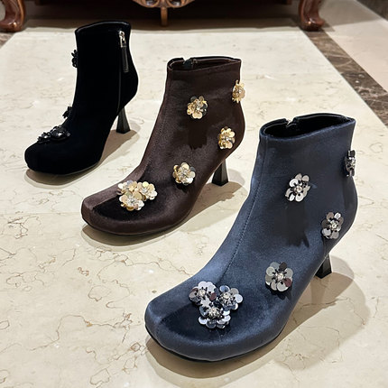 欧洲站2025秋冬新款女鞋复古圆头细跟丝绒珠花新中式高跟短靴子潮