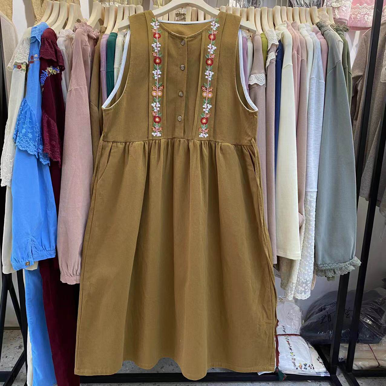 日系森系双排刺绣半开扣背心裙秋新款宽松显瘦高腰系带棉质背带裙