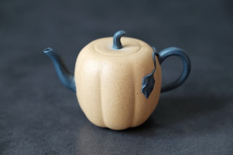 早期一厂段泥小金瓜110cc紫砂壶