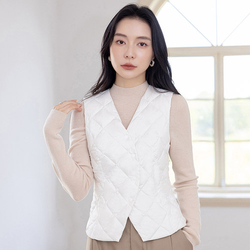 盈霏女短款V领修身轻薄羽绒马甲