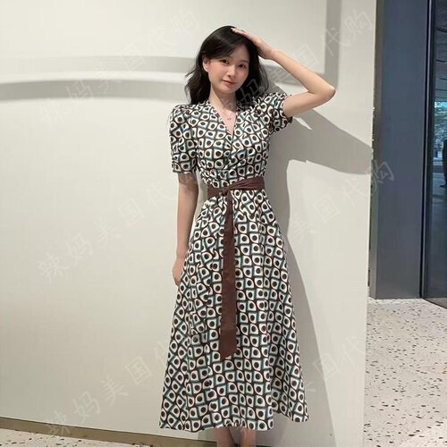 DVF春夏V领绿棕格修身裹身裙