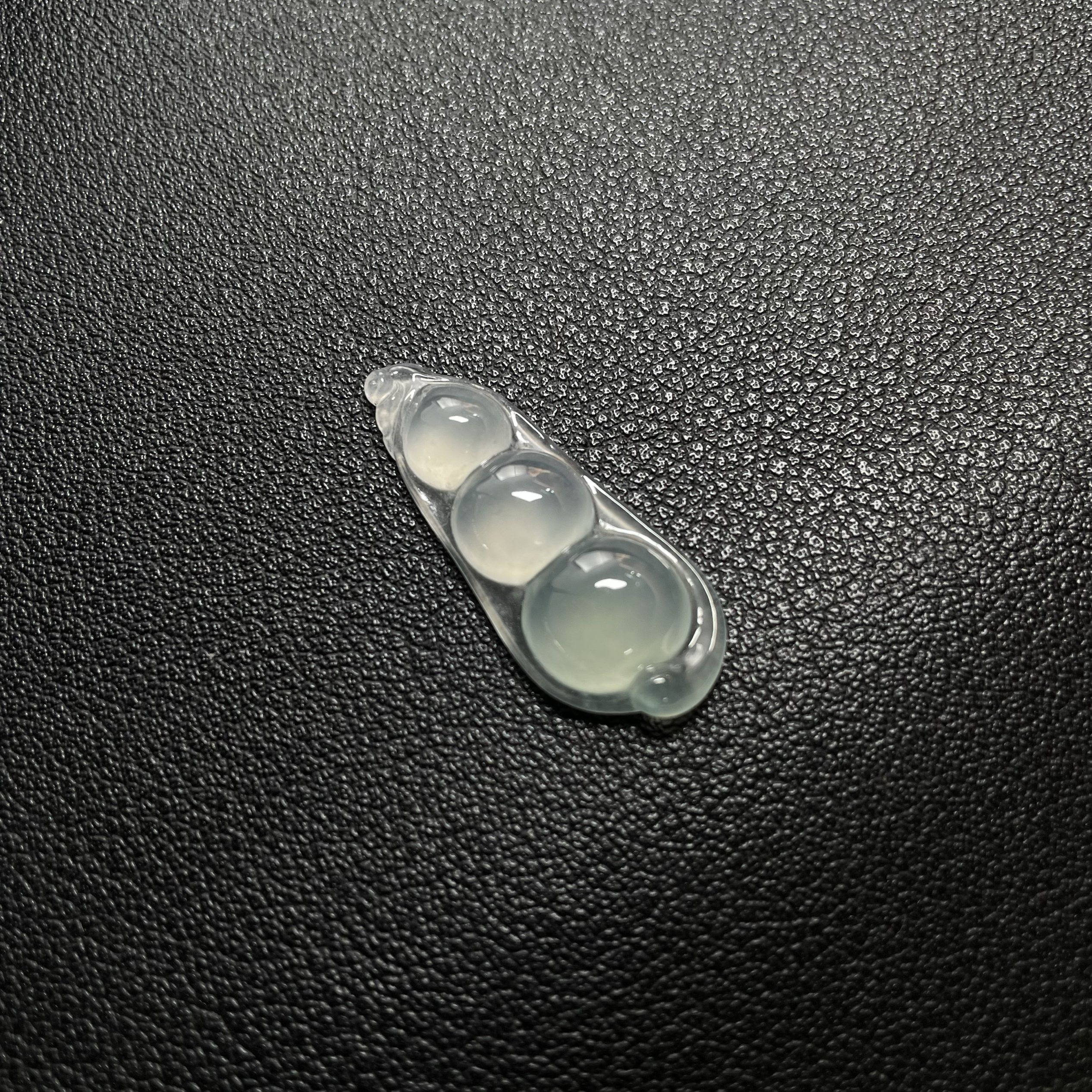 缅甸A货翡翠冰种福豆裸石吊坠揭阳翡翠新款福豆挂件