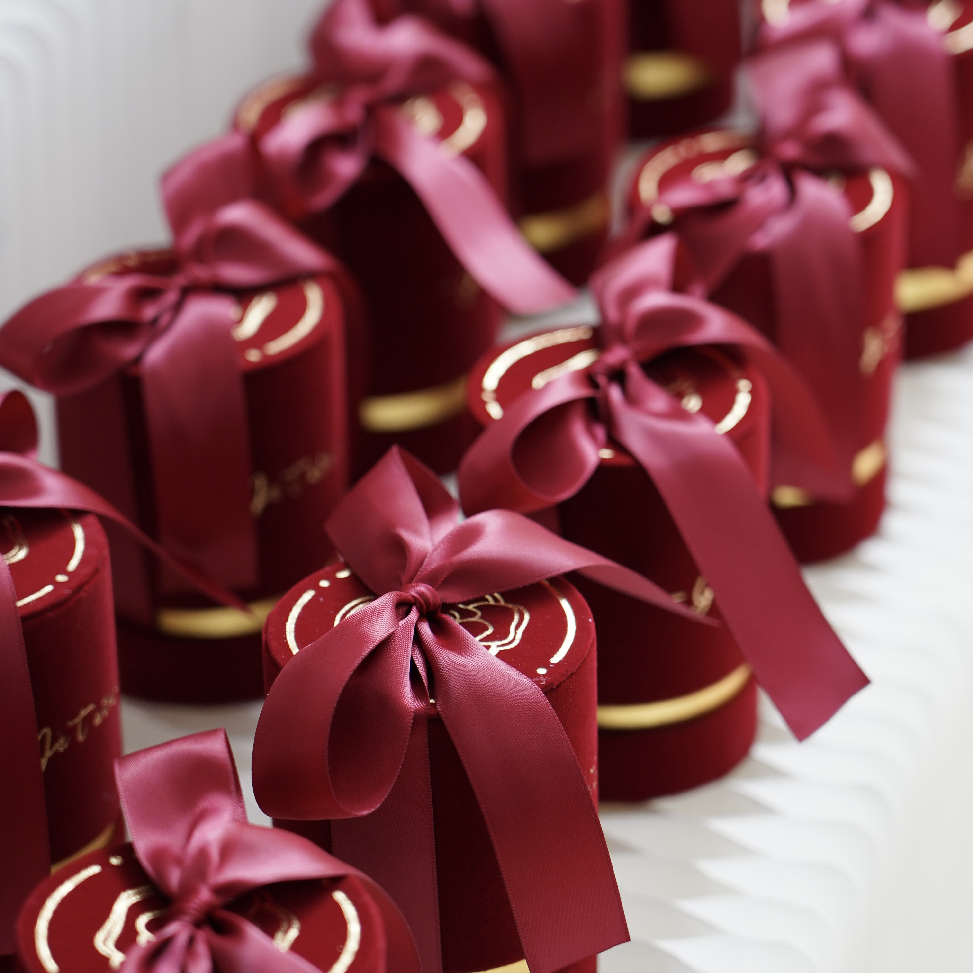 新款法式丝绒结婚订婚喜糖盒高档烫金高级感礼盒小熊有礼